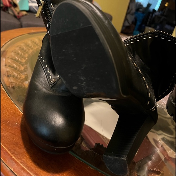 Two pair of Boots - Picture 3 of 4